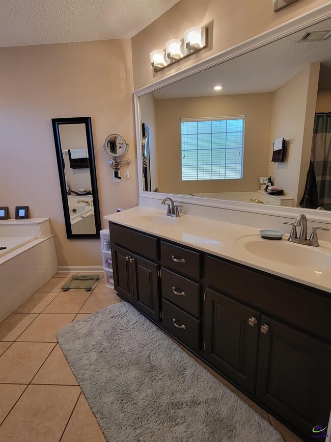 Building Photo - 206 Rhett Ct