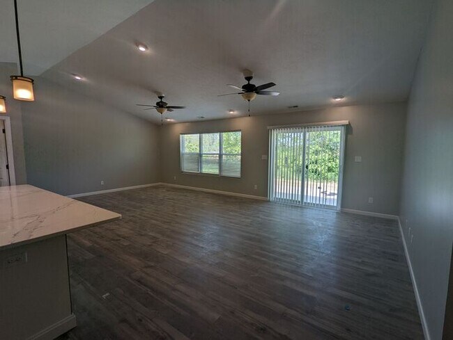 Building Photo - Hot Deal: Save $2,000 Today! Qualified app...
