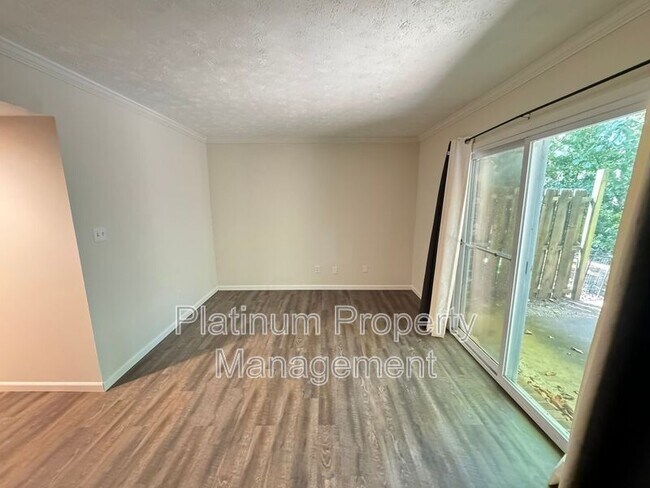 Building Photo - 3135 Reeves St