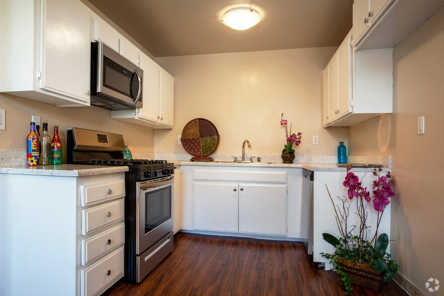 Union Plaza 16818 Downey Ave Paramount CA 90723 Apartment Finder