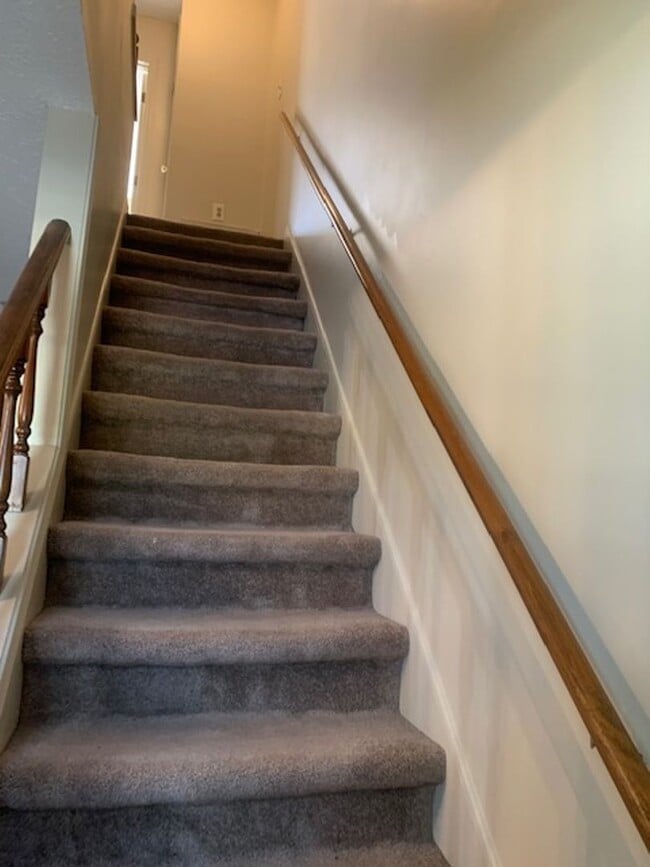 Building Photo - 2-Bedroom townhome - Cliffridge