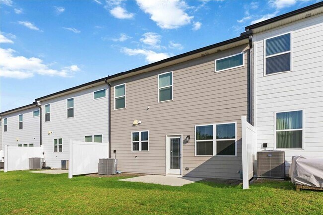 Building Photo - 840 Pt Pl Dr