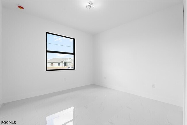 Building Photo - 2517 24th St W