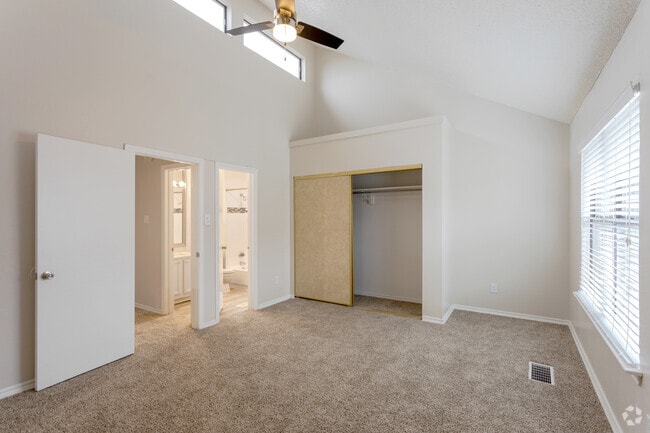 1BR,1BA - 684SF - Bedroom - Columbia Oaks