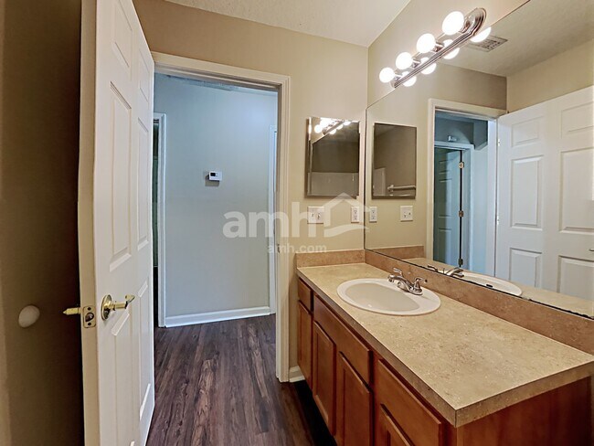 Building Photo - 3941 Leatherwood Dr