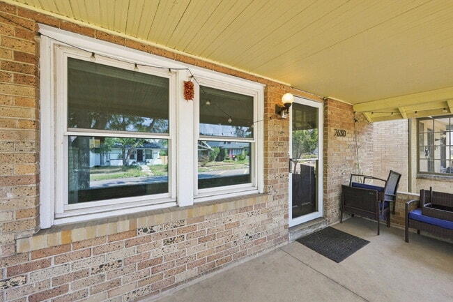 Building Photo - $3,195.95-  3 Bed, 2 Bath Home in Denver with Private Outdoor Area!