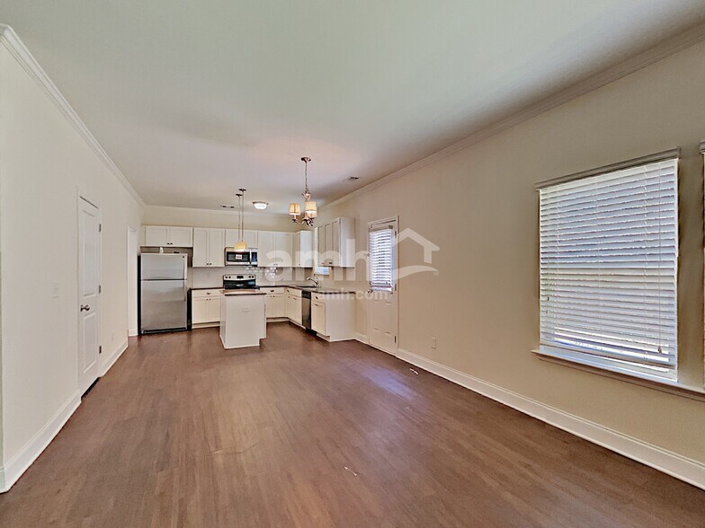 Building Photo - 2505 Beal St