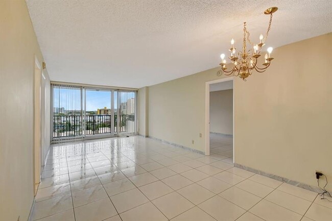 Building Photo - 531 N Ocean Blvd