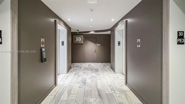 Building Photo - 1000 Brickell Plaza