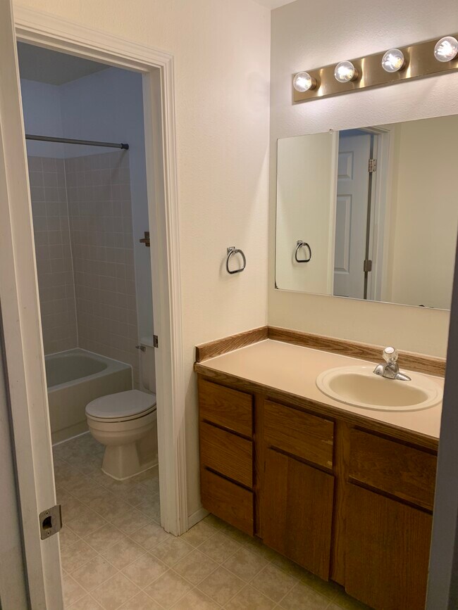 Master bath - 8150 Little Dipper Ave