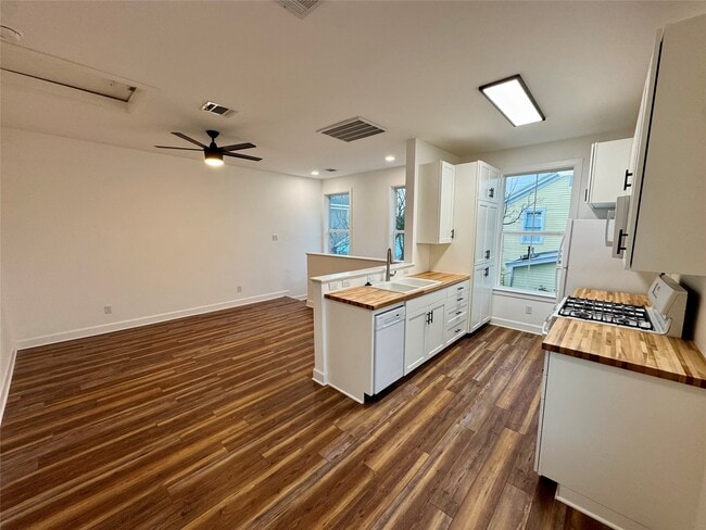 Building Photo - 2119 Avenue O 1/2