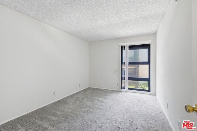 Building Photo - 7777 W 91st St