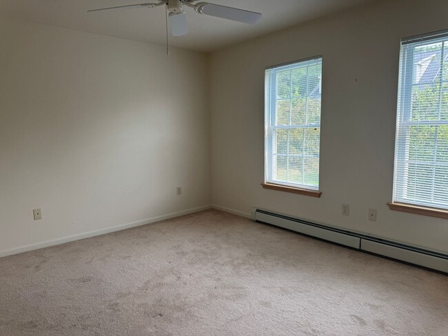 Building Photo - 3 Bedroom Condo in Hanover