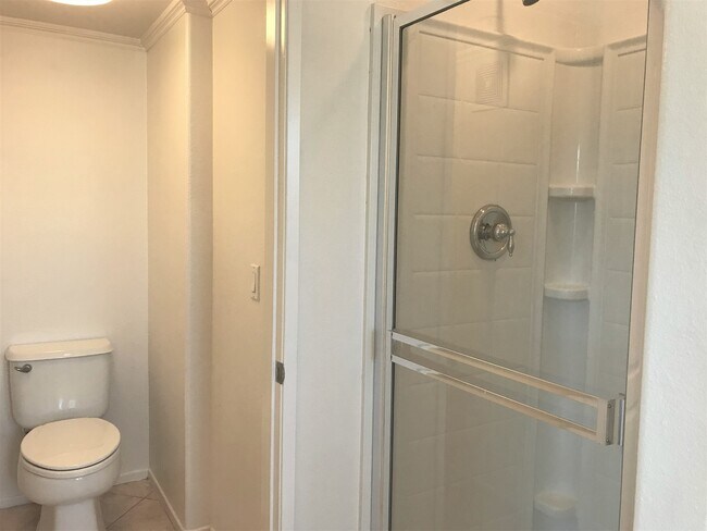 Building Photo - **$500 Off First Months rent ** Spacious E...