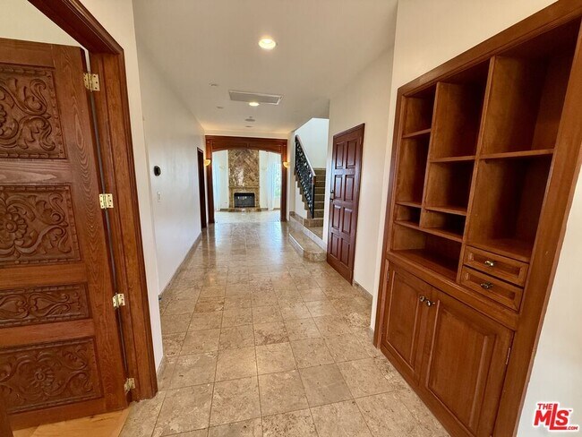 Building Photo - 10827 Pacific View Dr