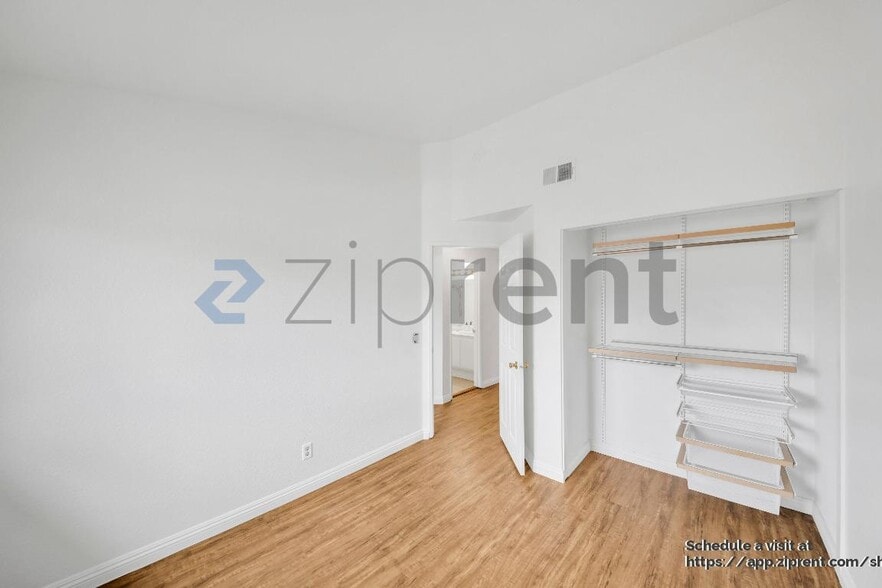 Building Photo - 12526 Pinehurst St