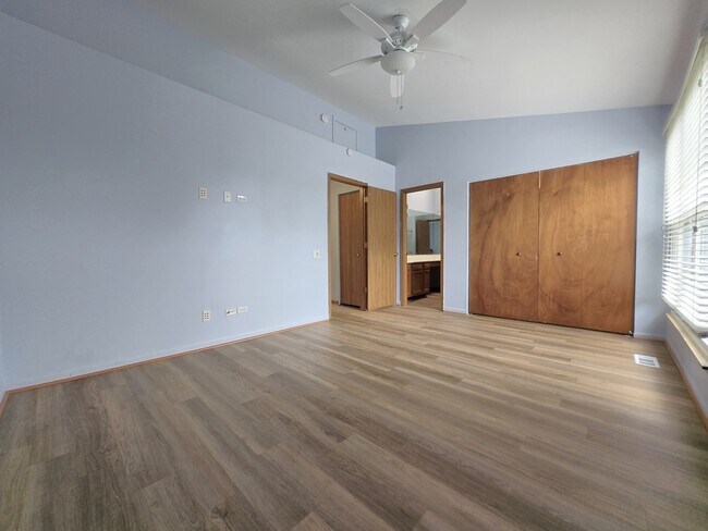 Building Photo - 8 E Shag Bark Ln