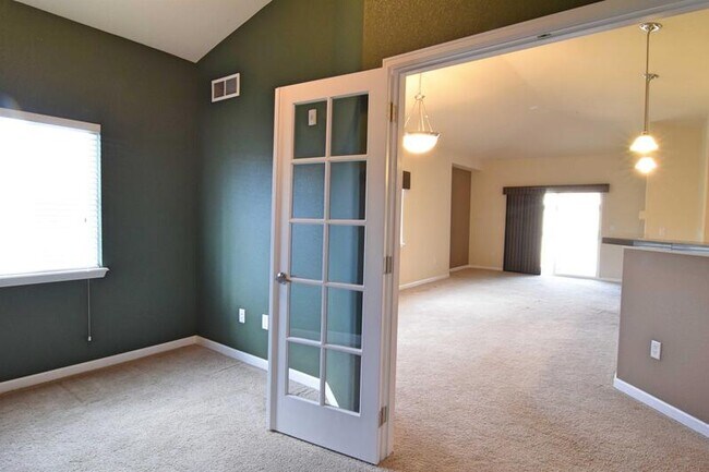Building Photo - 6242 Kilmer Loop