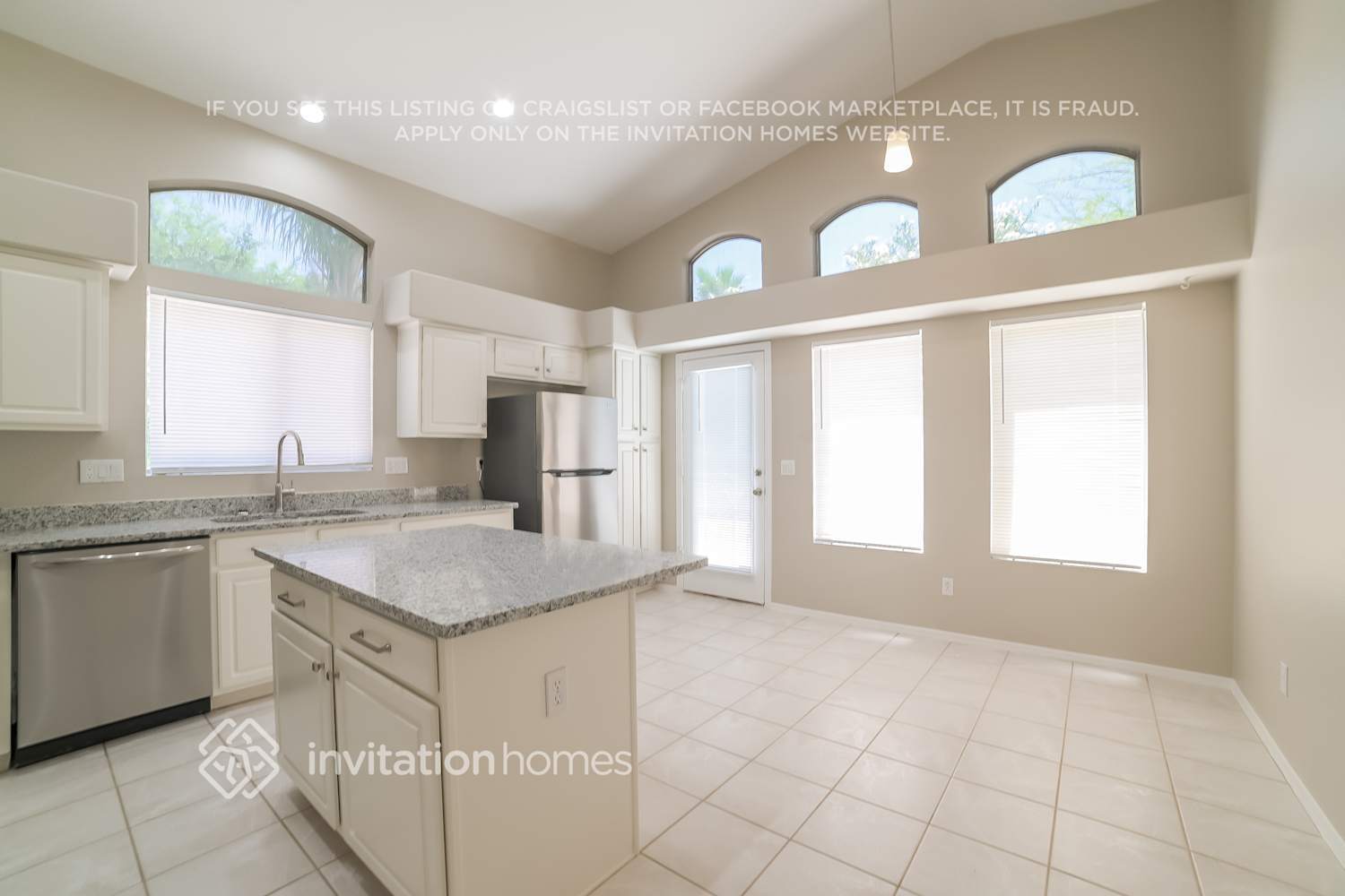 Building Photo - 791 E Glenmere Dr