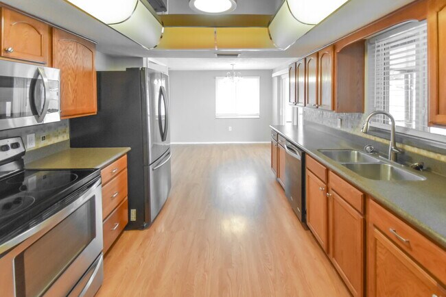 Building Photo - 5633 Mirada Dr