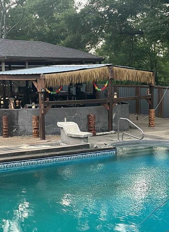 Building Photo - 4/2 on 2 acreas  Longview ISD