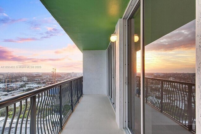 Building Photo - 1756 N Bayshore Dr