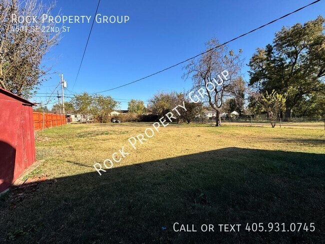 Building Photo - 4601 SE 22nd St