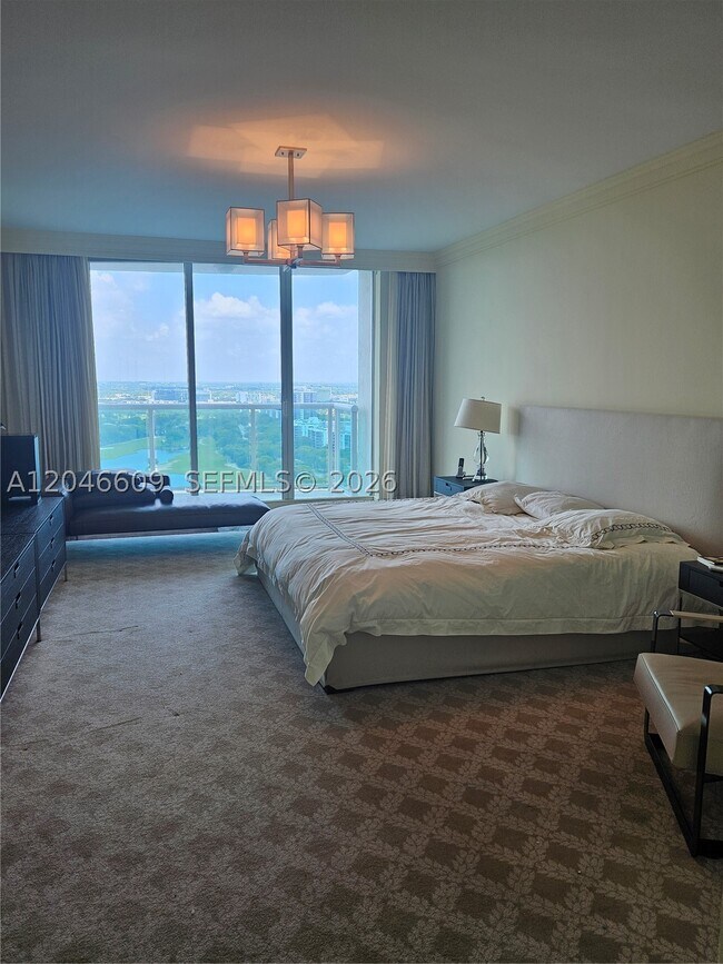 Building Photo - 20201 E Country Club Dr
