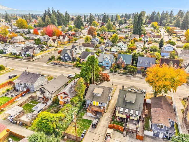 Building Photo - Charming Tacoma 2BR with Private Patio & RV Parking