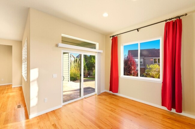 Building Photo - Beacon Point 5 Bedroom Ranch, 3-Car Garage...