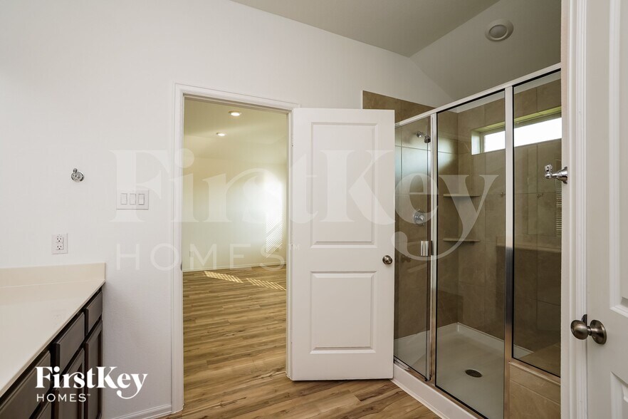 Building Photo - 7518 Oakmont Ave