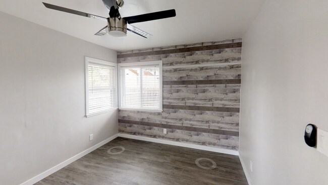 Building Photo - 4BD/3BA on Montezuma w/ Driveway Parking!