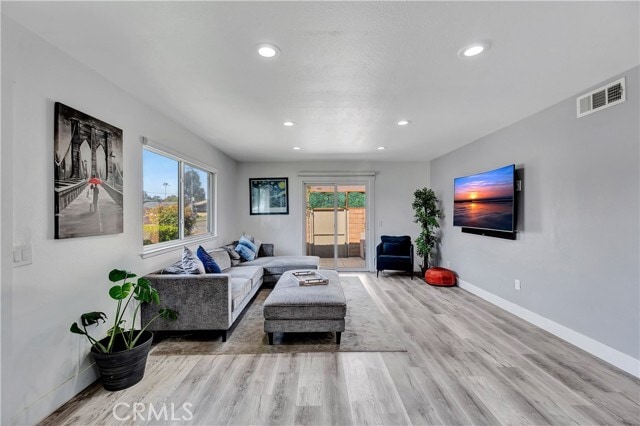 Building Photo - 4612 Via Vista Cir