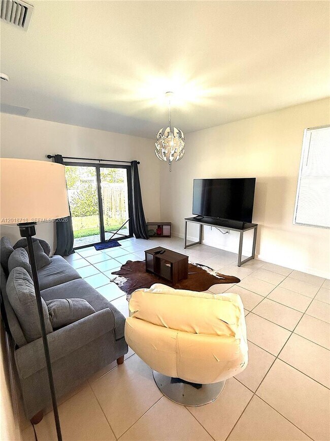 Building Photo - 4941 Oakmont Dr