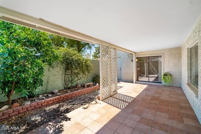 Building Photo - 3056 E Cannon Dr