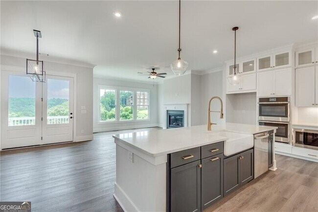 Building Photo - 425 Maplewood Dr