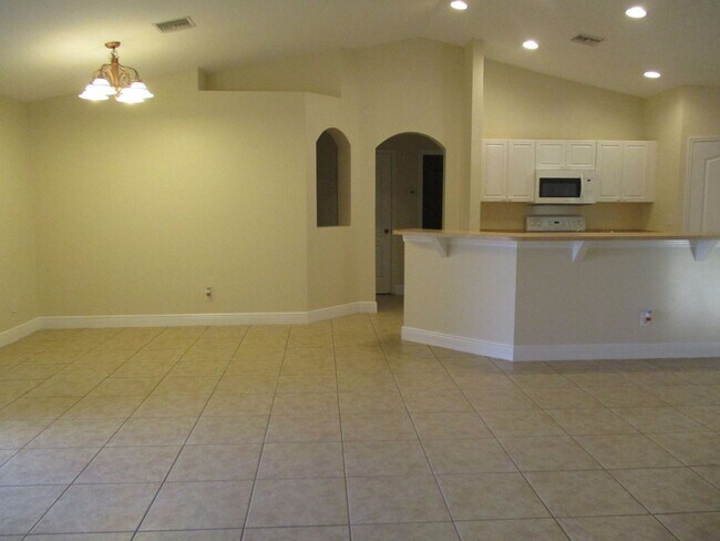 Building Photo - 1900 Kismet Pkwy W