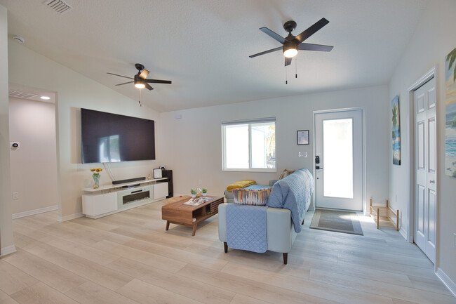 Building Photo - 3887 Hawkeye Cir