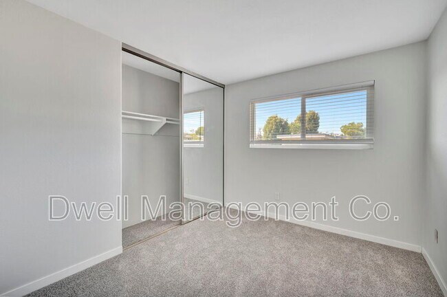 Building Photo - 805 N 3rd St