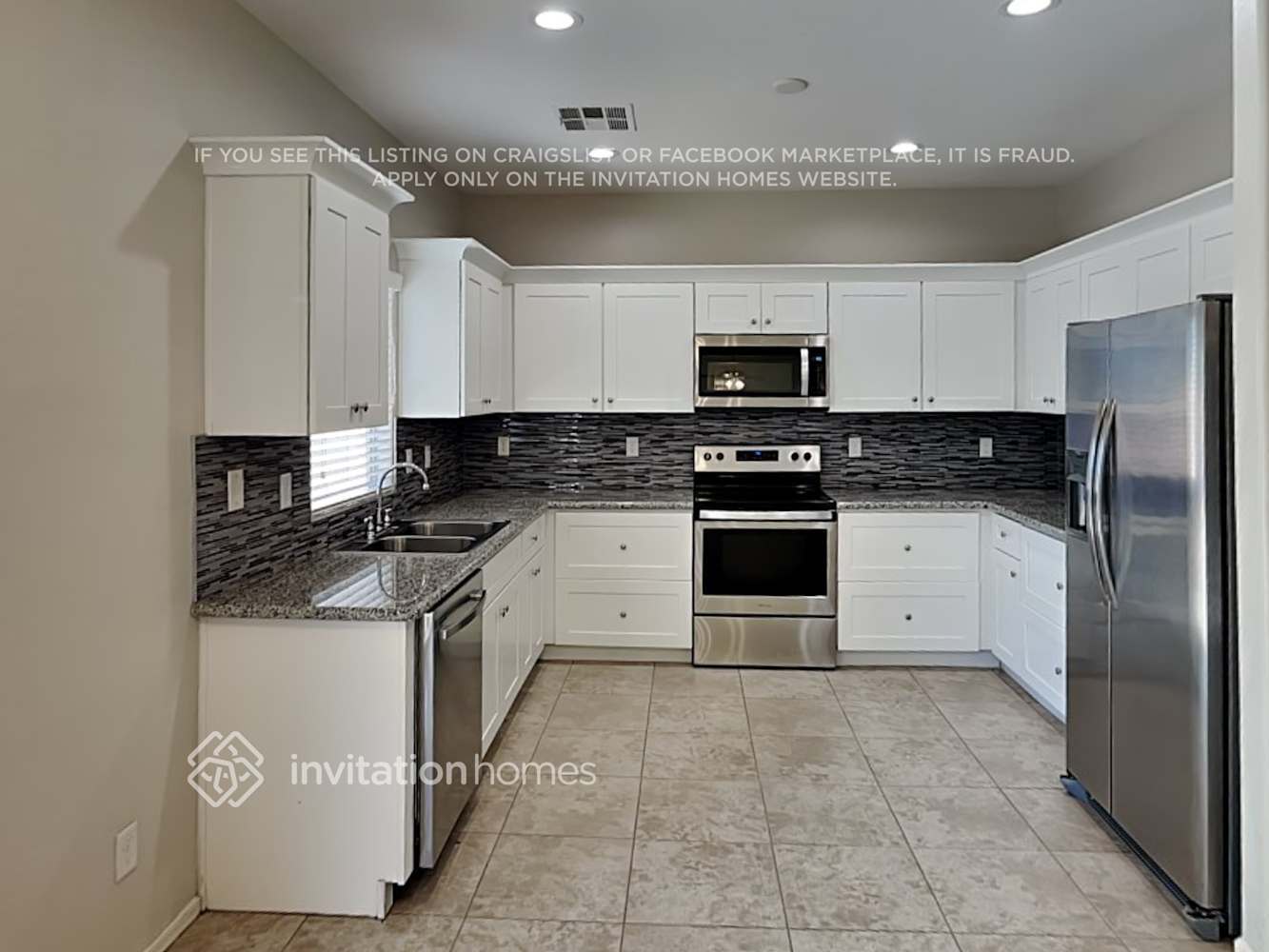 Building Photo - 2101 E Caspian Way