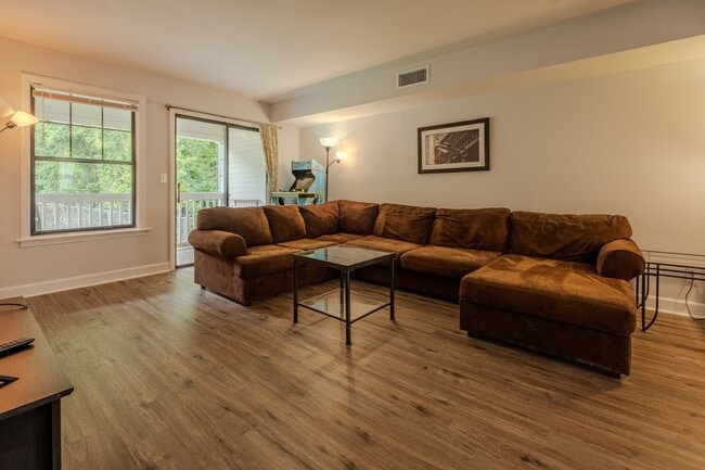 Building Photo - 290 Appleby Dr