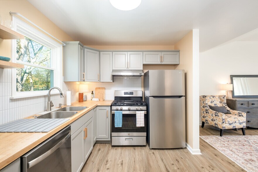 Building Photo - 209 Nowlin Dr