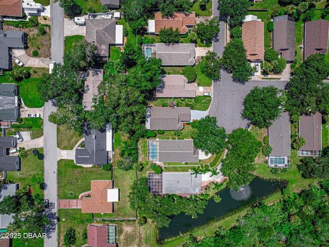 Building Photo - 6 Oak Village Dr