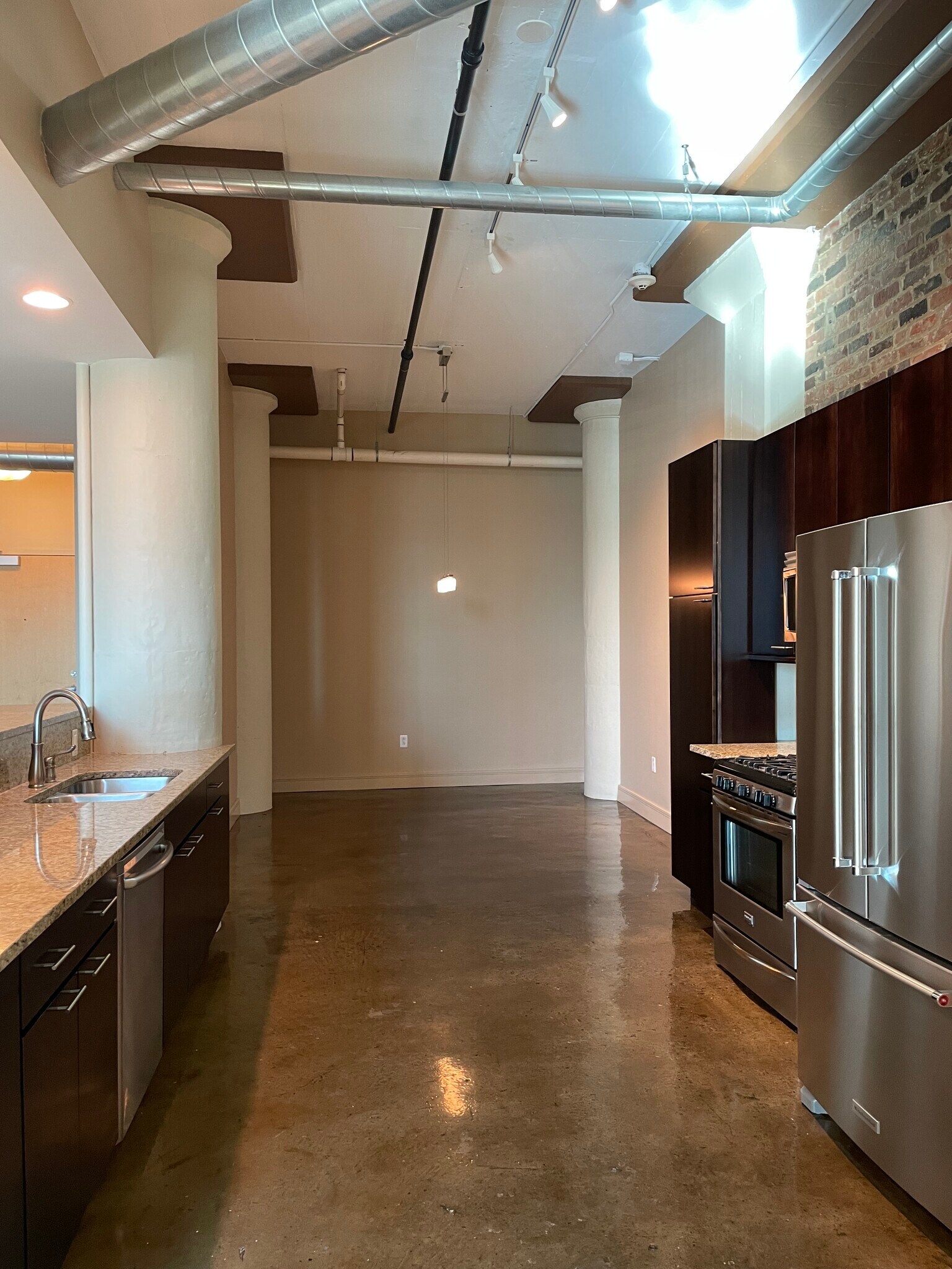 Kitchen (view of dining room) - 95 Perry St