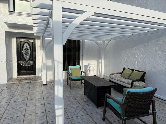 Building Photo - 13505 NE 23rd Ct