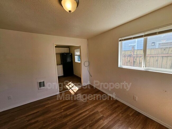 Building Photo - 4553 NE 105th Ave