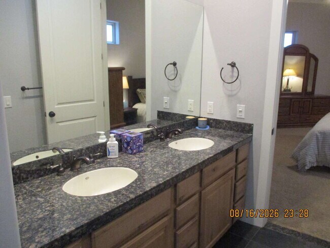Building Photo - 61 N Aspen Dr