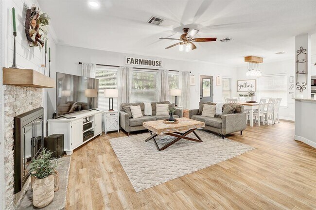 Building Photo - 3019 Plantation Dr