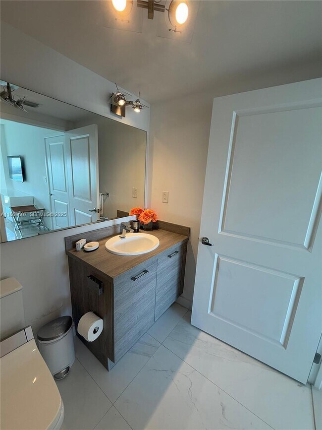 Building Photo - 400 Sunny Isles Blvd