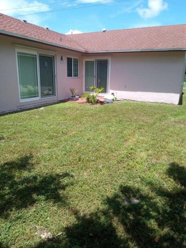 Building Photo - 6802 SW 34th Ct